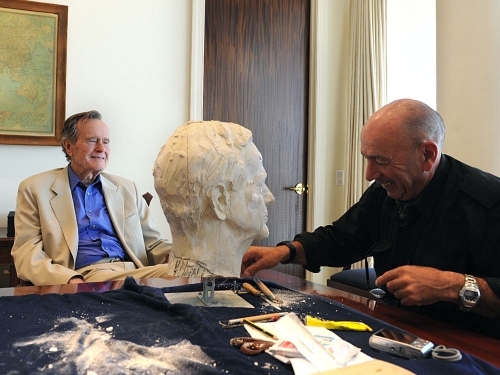 George Bush Senior und Serge Mangin bei der Zusammenarbeit in Houston (Texas)